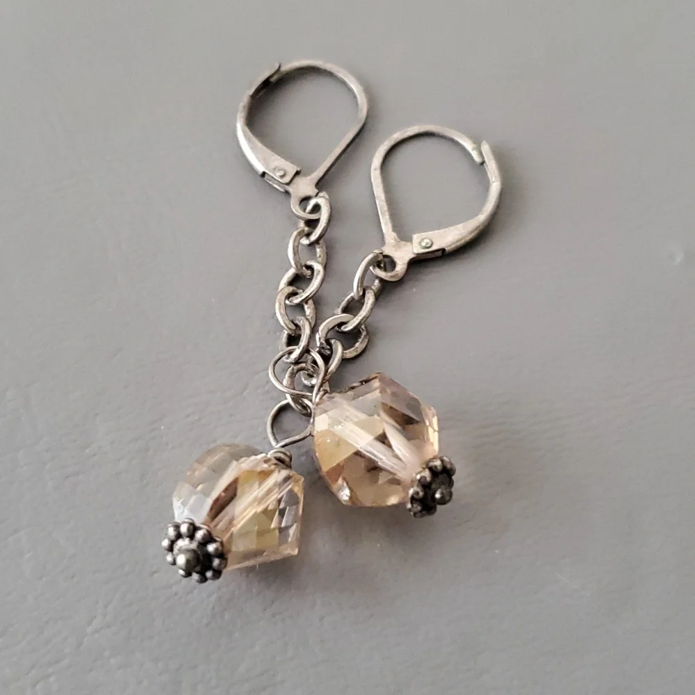 Jewelry Neckace and Earrings 2 pairs - Picture 3 of 7